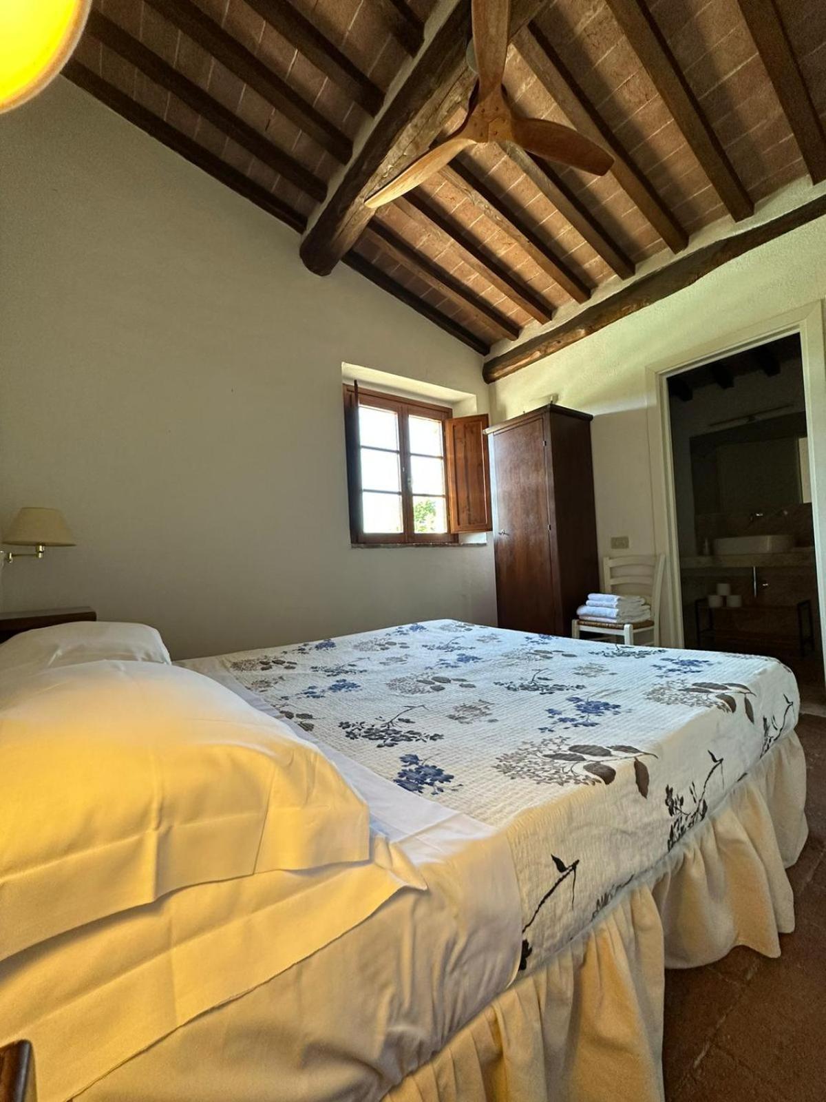 Agriturismo La Peschiera Casole dʼElsa Kültér fotó