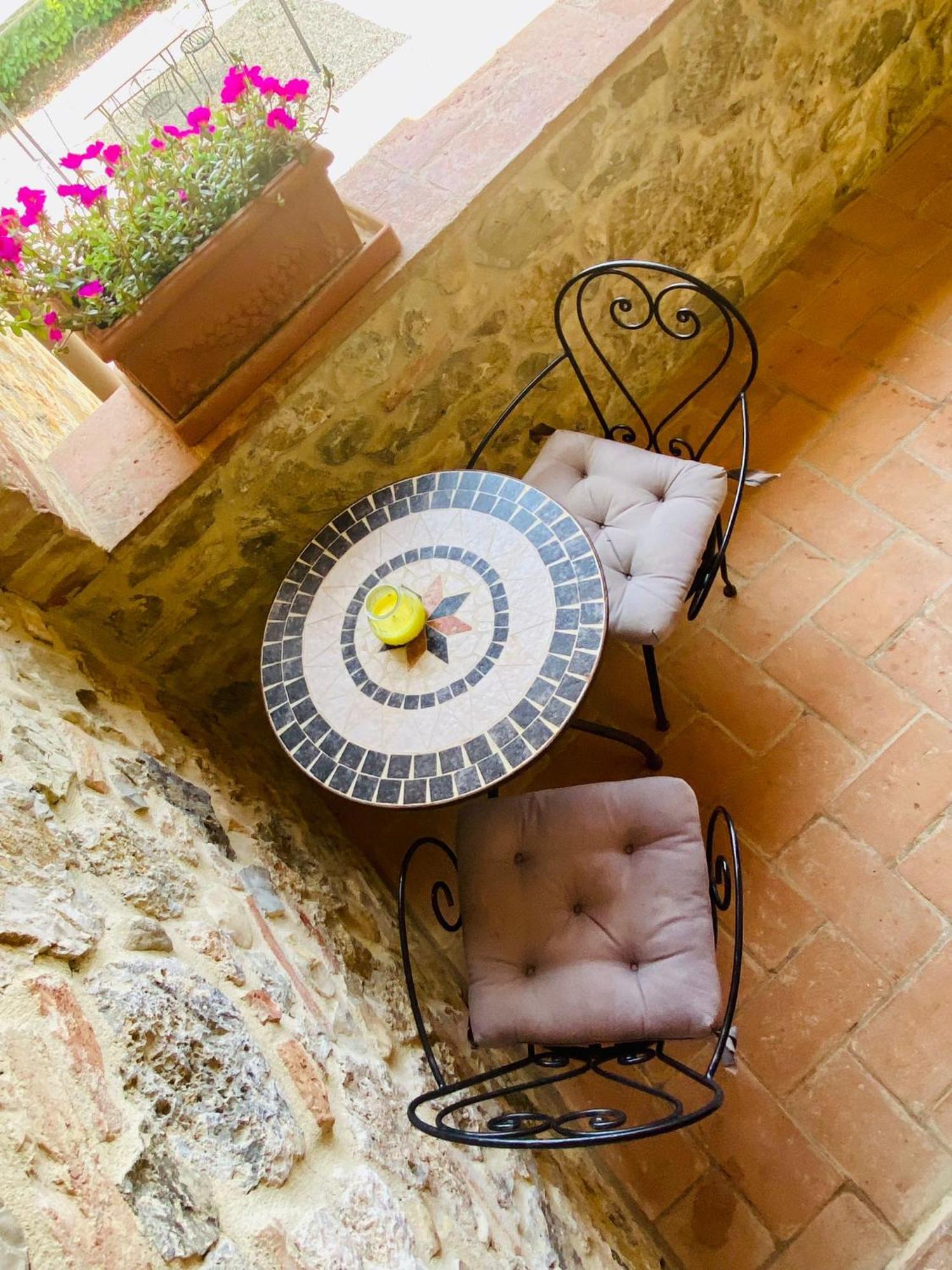 Agriturismo La Peschiera Casole dʼElsa Kültér fotó
