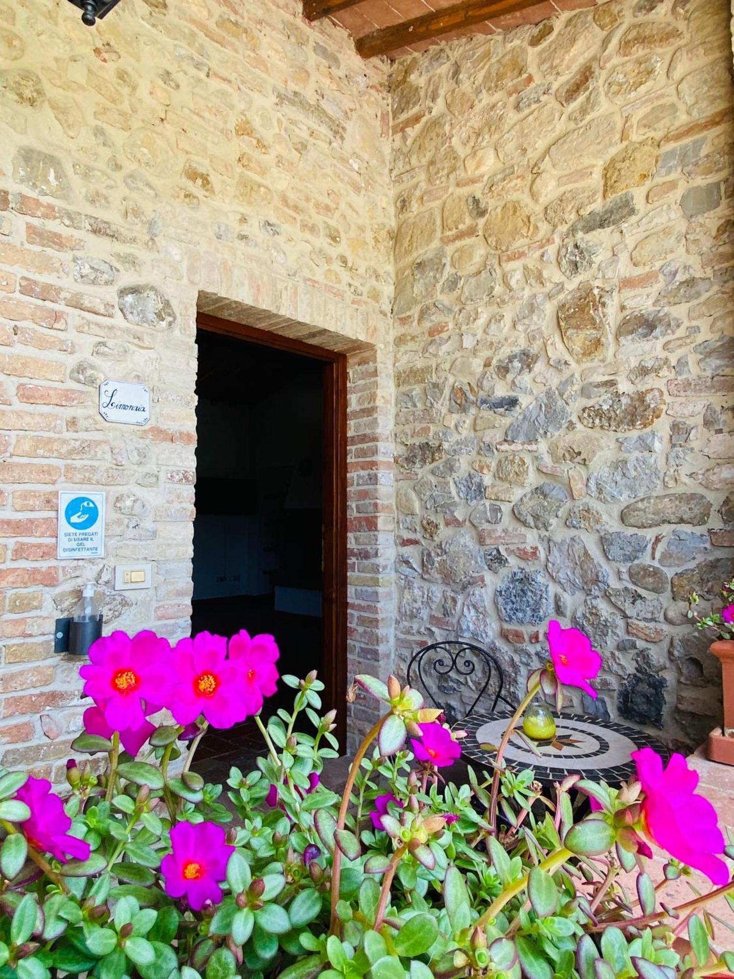 Agriturismo La Peschiera Casole dʼElsa Kültér fotó