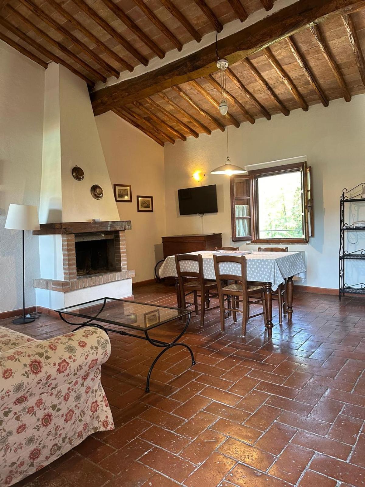 Agriturismo La Peschiera Casole dʼElsa Kültér fotó