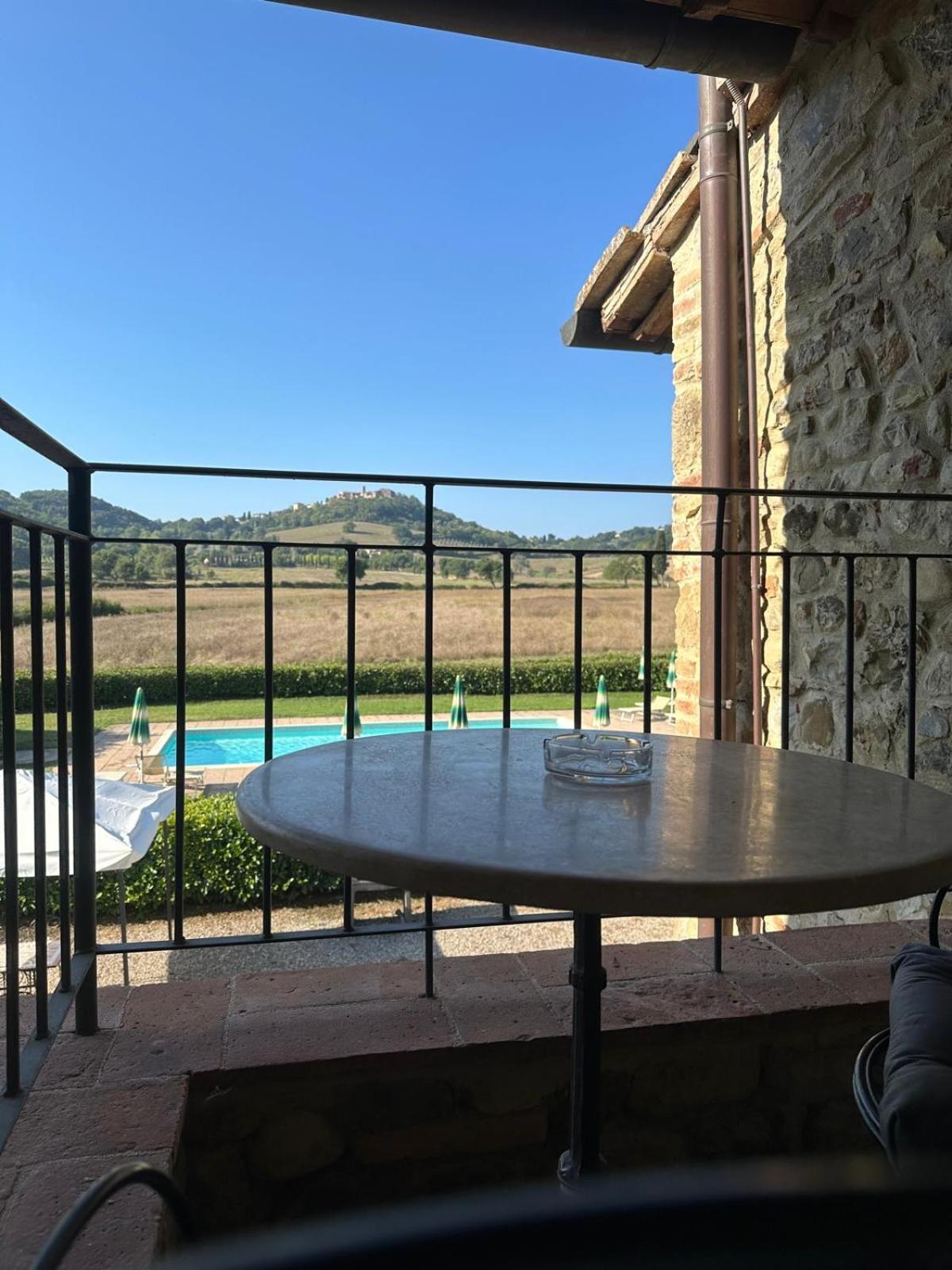 Agriturismo La Peschiera Casole dʼElsa Kültér fotó