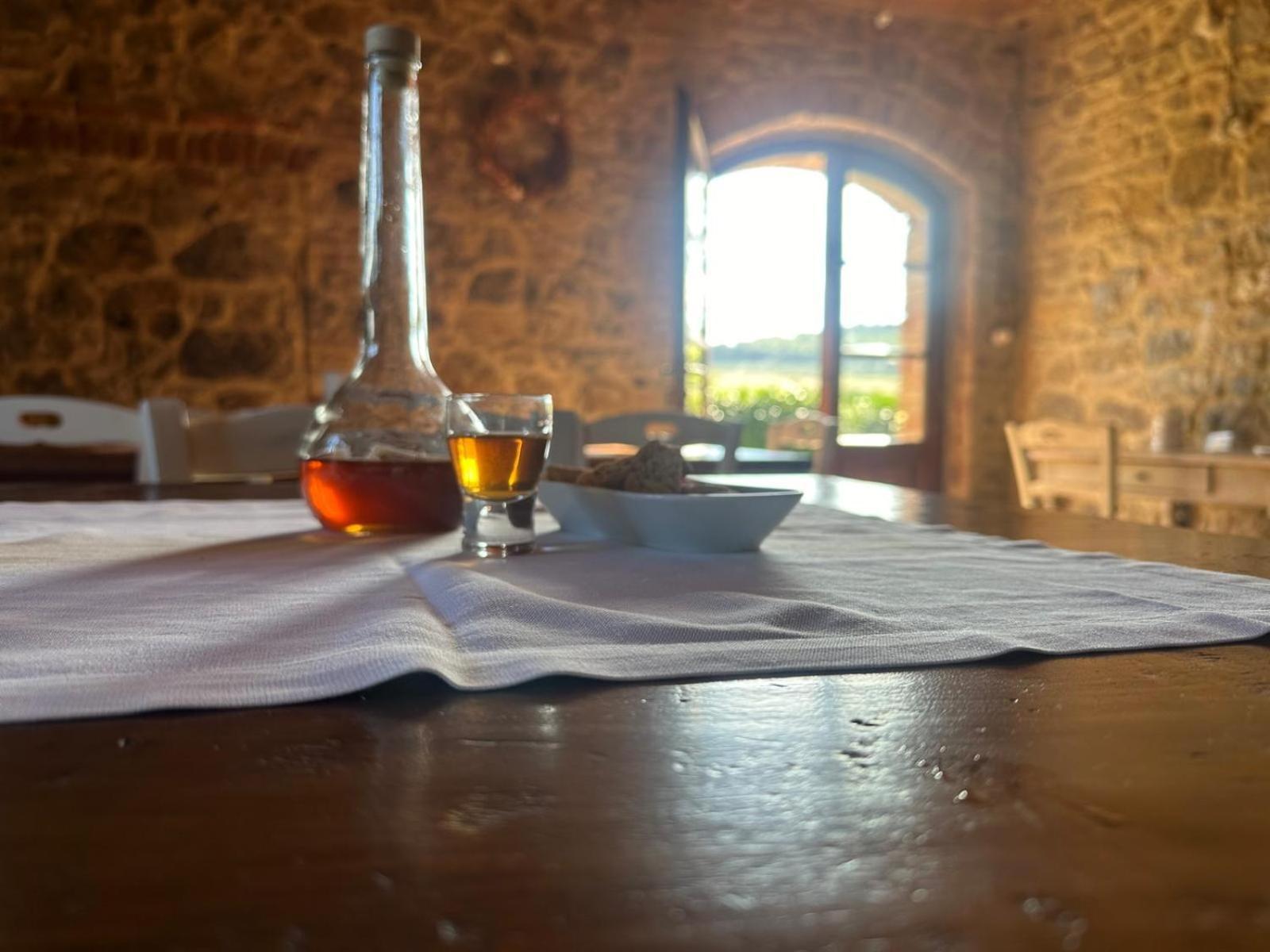 Agriturismo La Peschiera Casole dʼElsa Kültér fotó