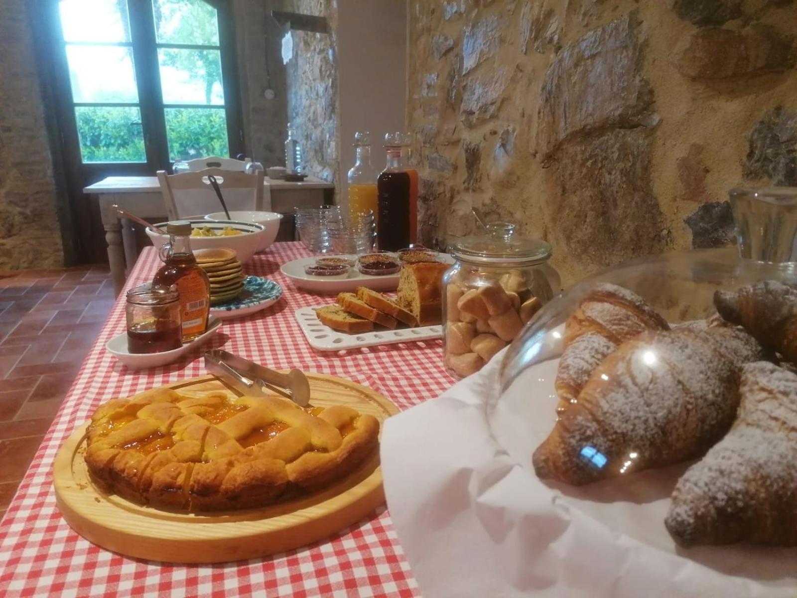 Agriturismo La Peschiera Casole dʼElsa Kültér fotó