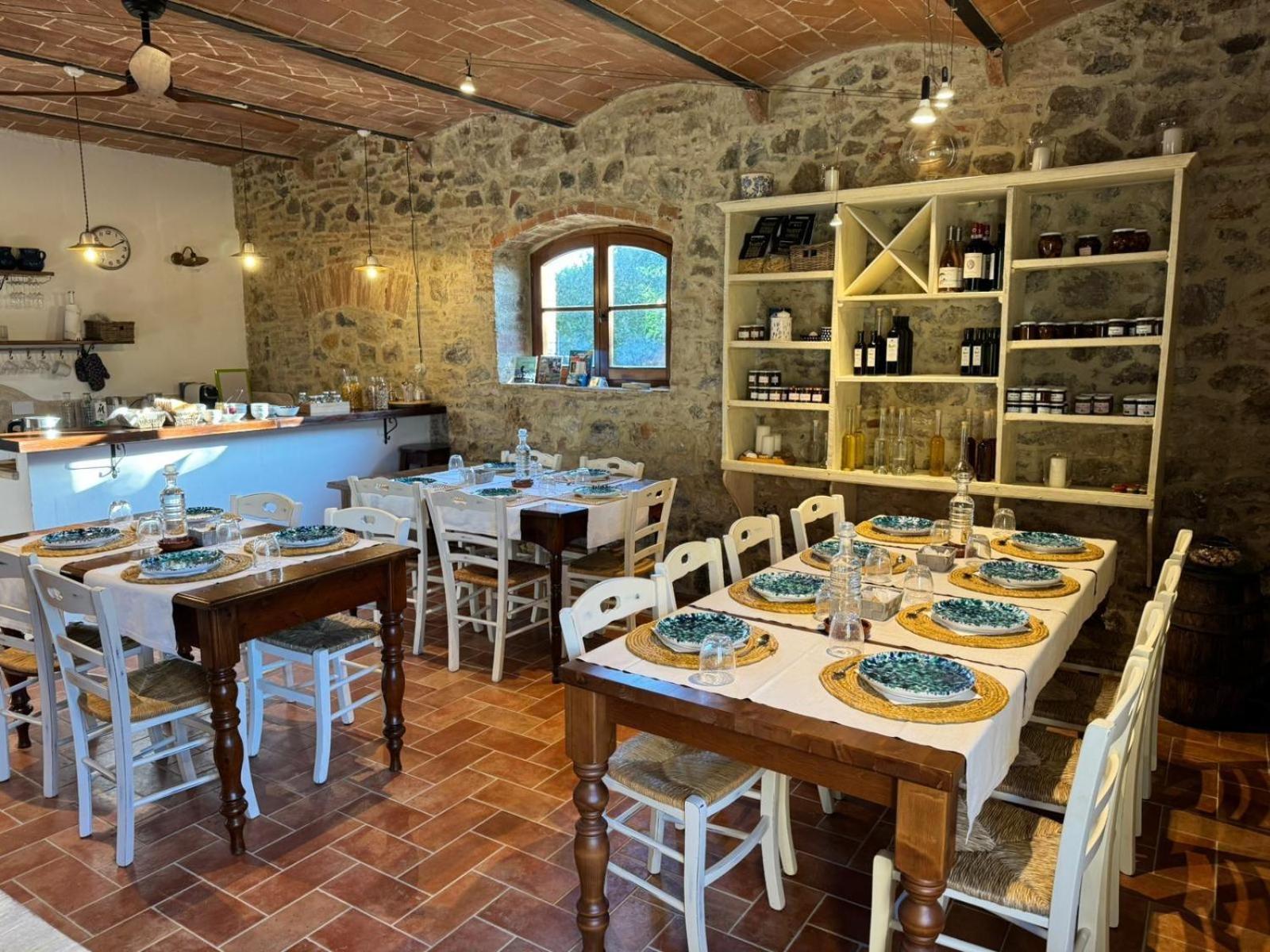 Agriturismo La Peschiera Casole dʼElsa Kültér fotó