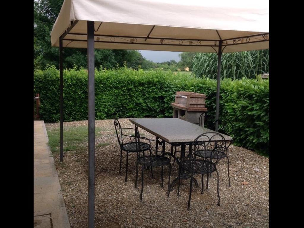 Agriturismo La Peschiera Casole dʼElsa Kültér fotó